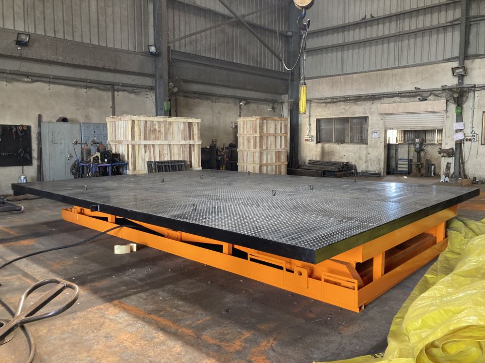 Scissor Lift Table for an Oil Refinery