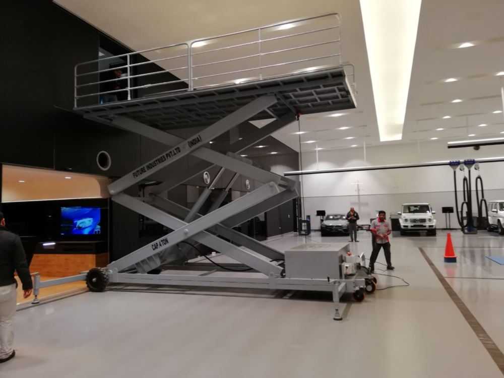 Showroom Car Lift, Kuwait